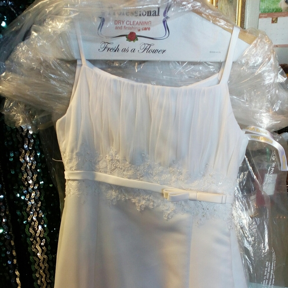 David's Bridal white bridesmaids dress - Picture 2 of 3